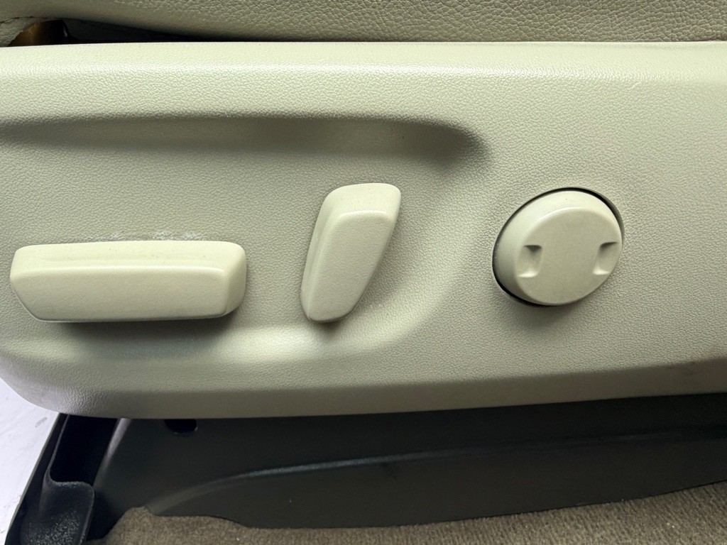2016 Toyota Sienna Image 16