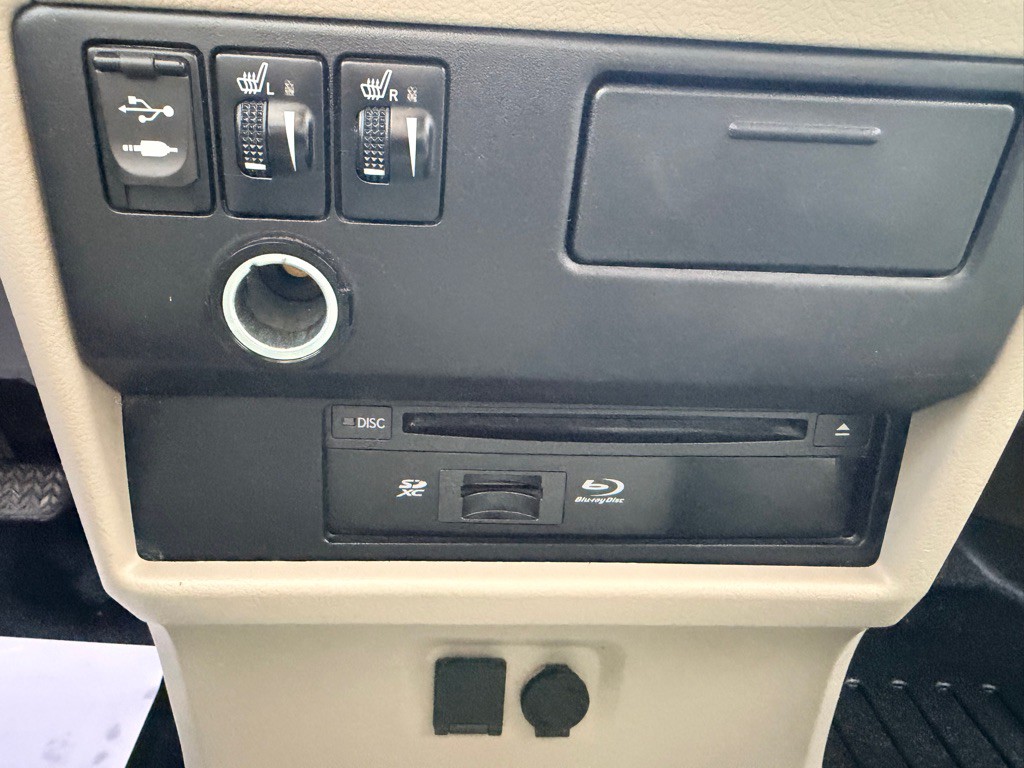 2016 Toyota Sienna Image 26