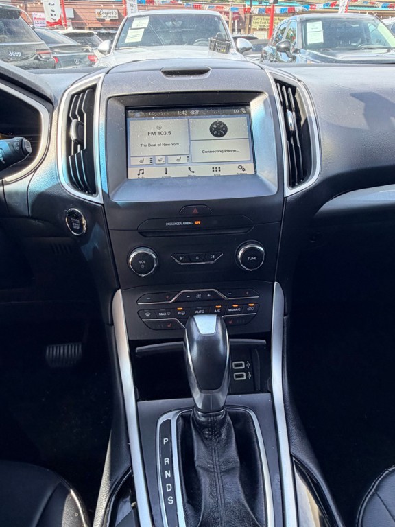 2017 Ford Edge Image 16