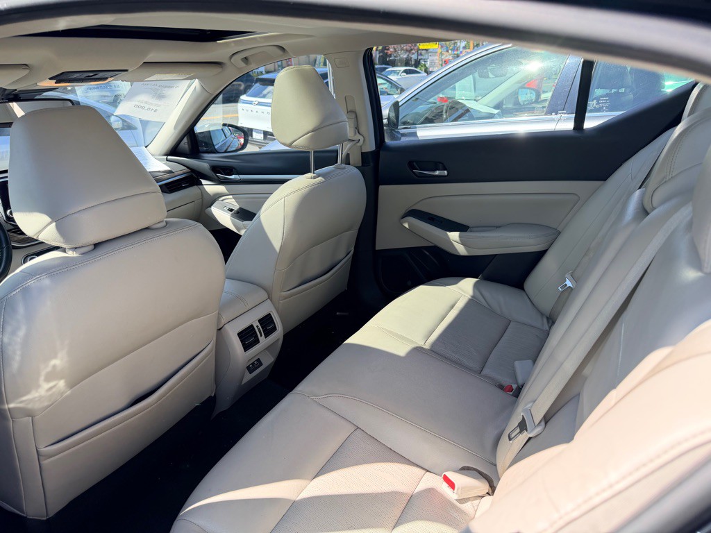 2019 Nissan Altima Image 7
