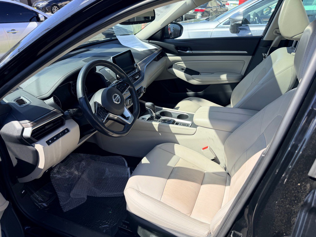 2019 Nissan Altima Image 9