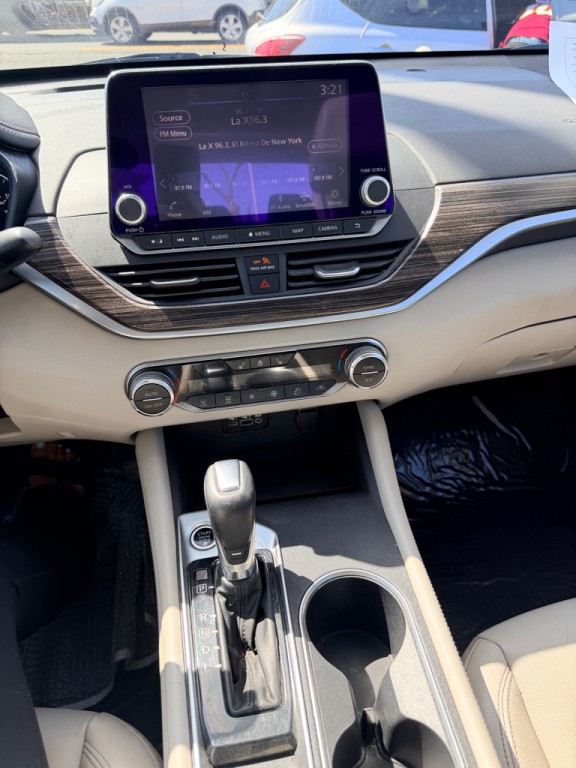 2019 Nissan Altima Image 19
