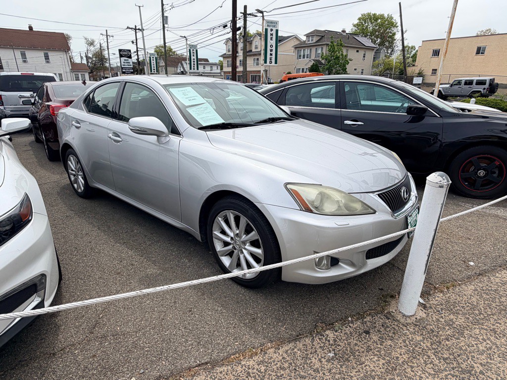 2010 Lexus IS Image 2
