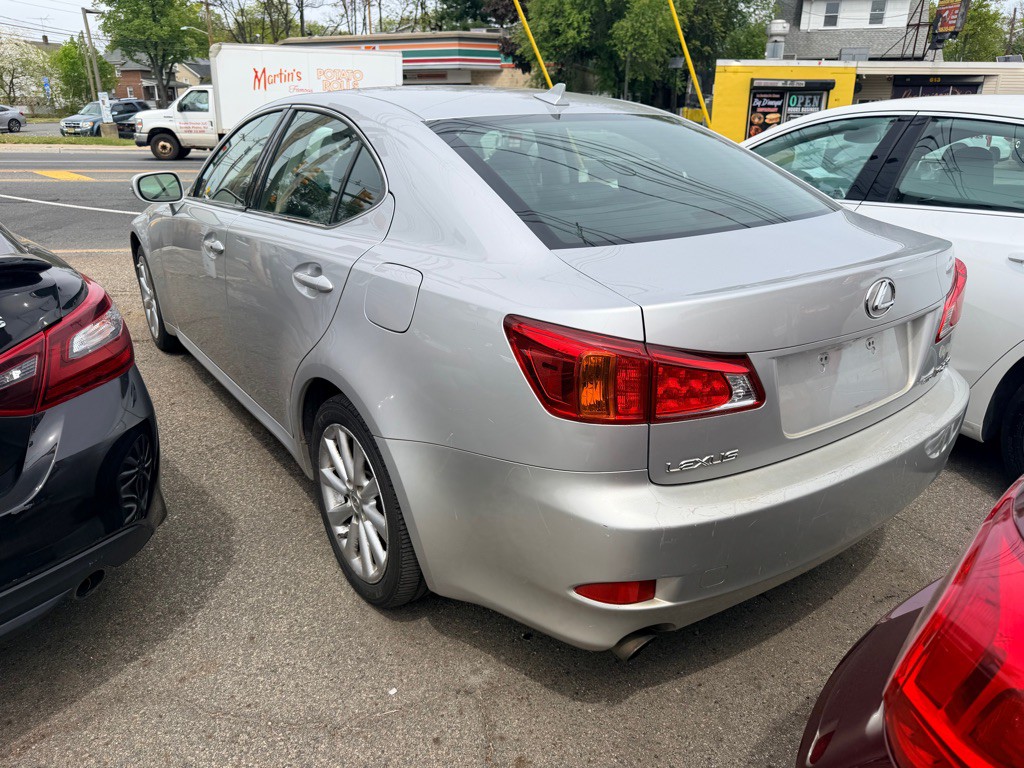 2010 Lexus IS Image 4