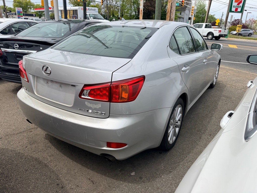 2010 Lexus IS Image 5