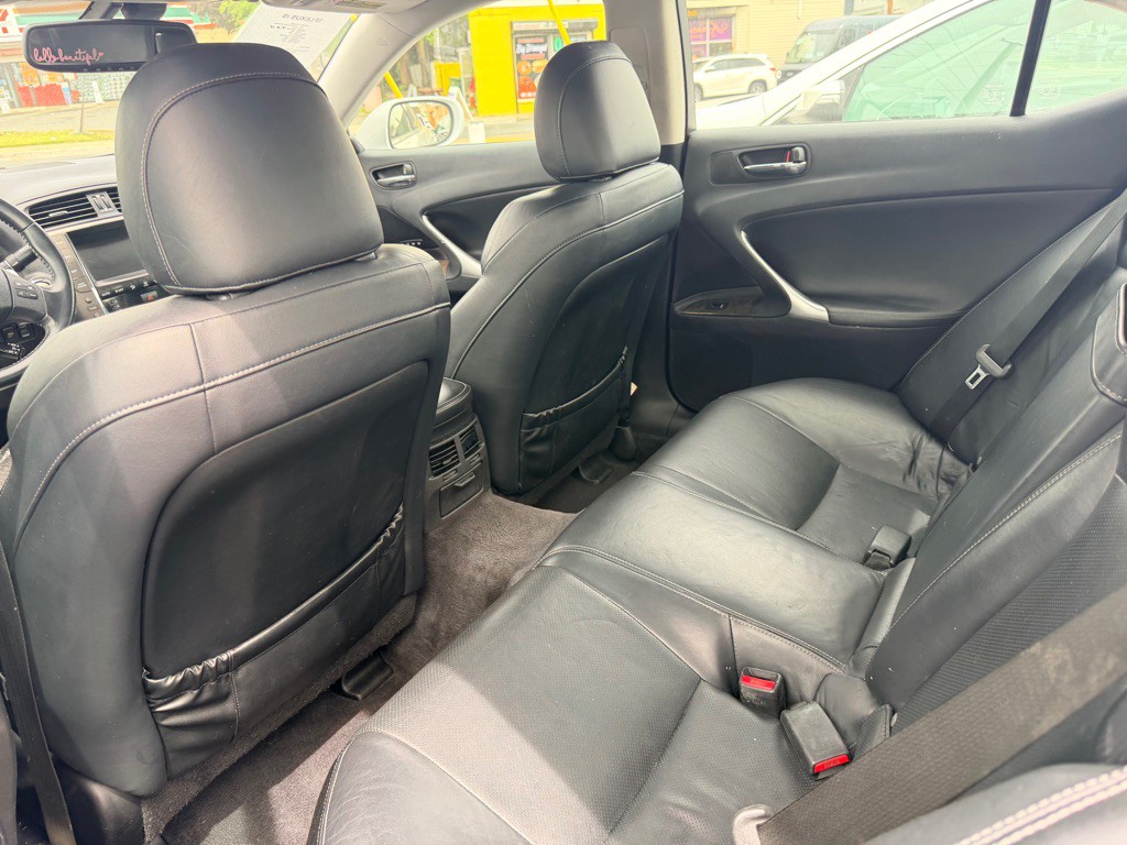 2010 Lexus IS Image 6