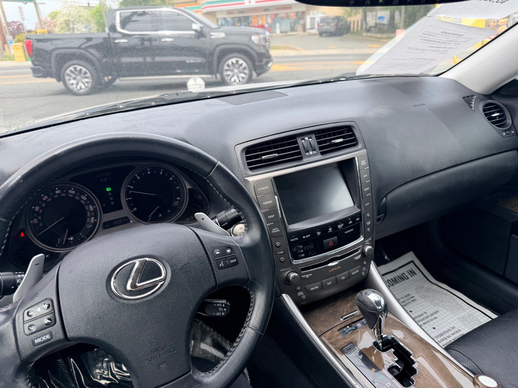 2010 Lexus IS Image 10
