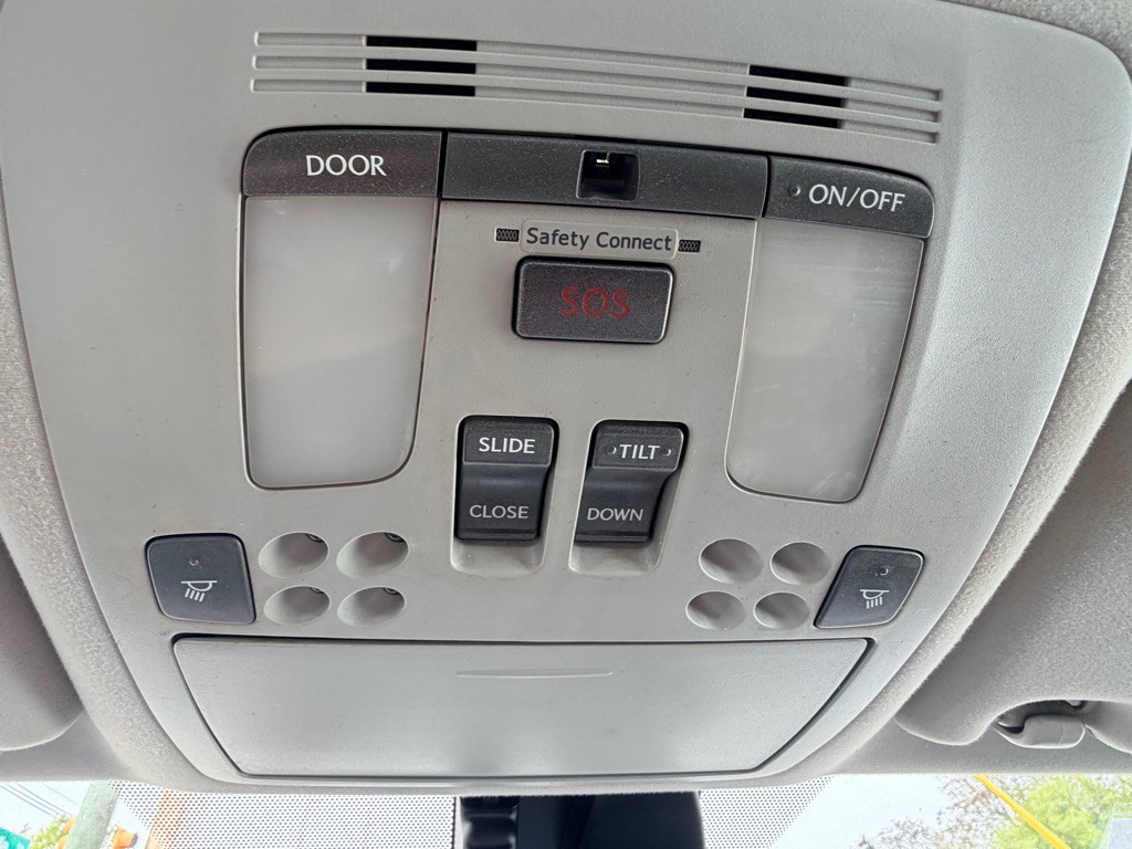 2010 Lexus IS Image 18