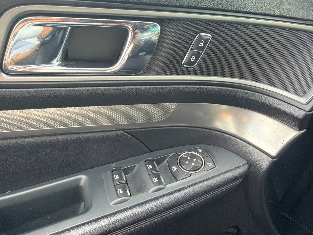2018 Ford Explorer Image 16