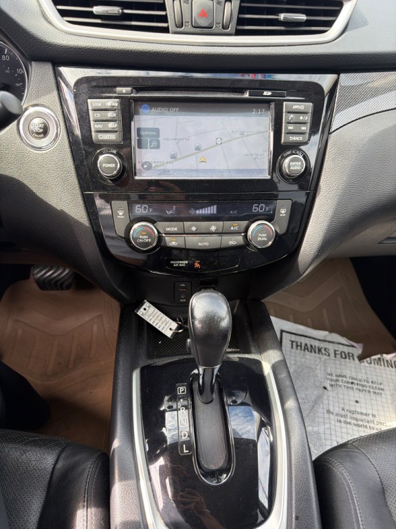 2015 Nissan Rogue Image 17