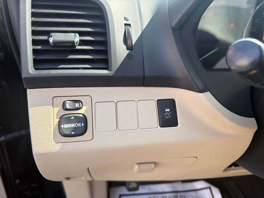 2011 Toyota Venza Image 13