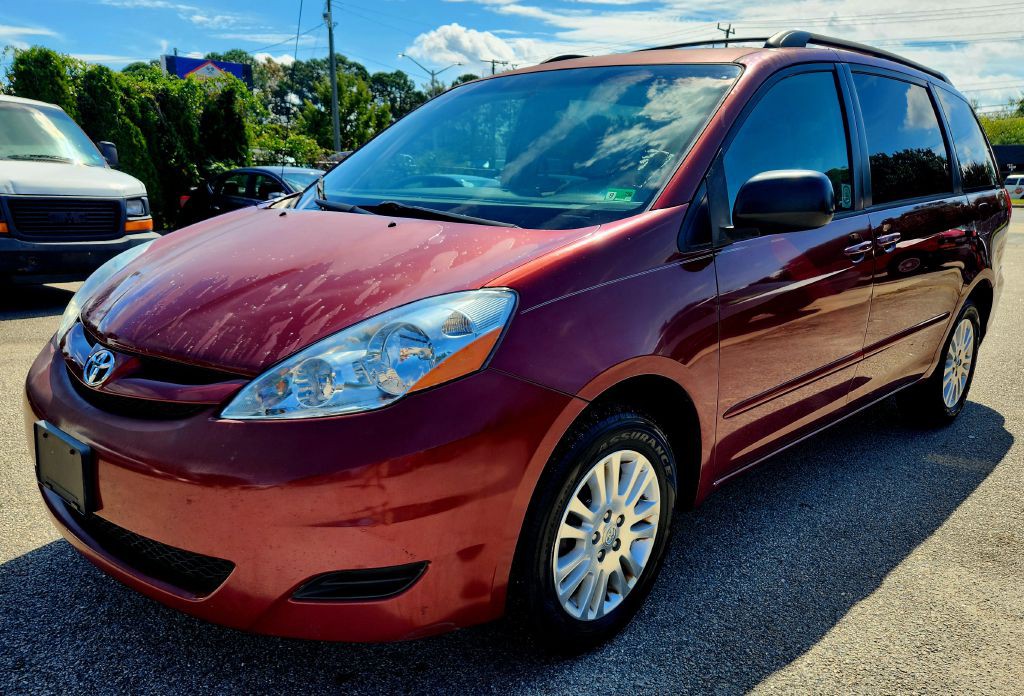 2007 Toyota Sienna Image 1