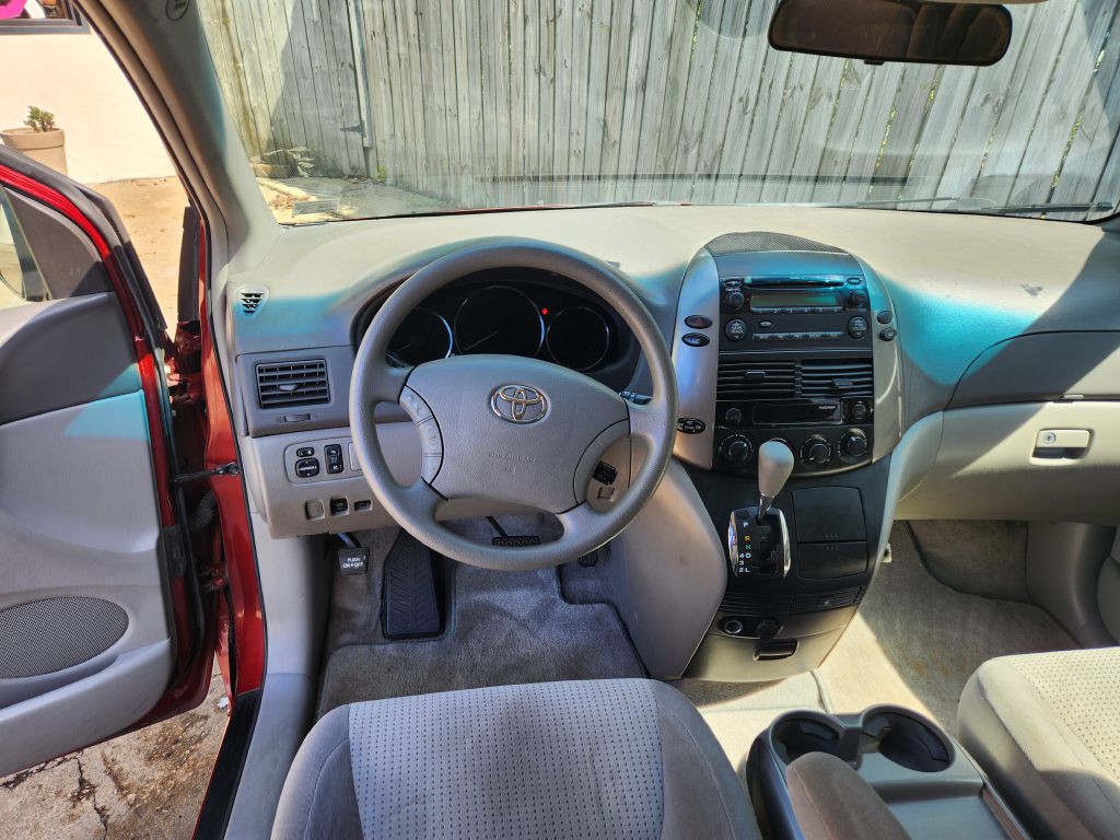 2007 Toyota Sienna Image 11