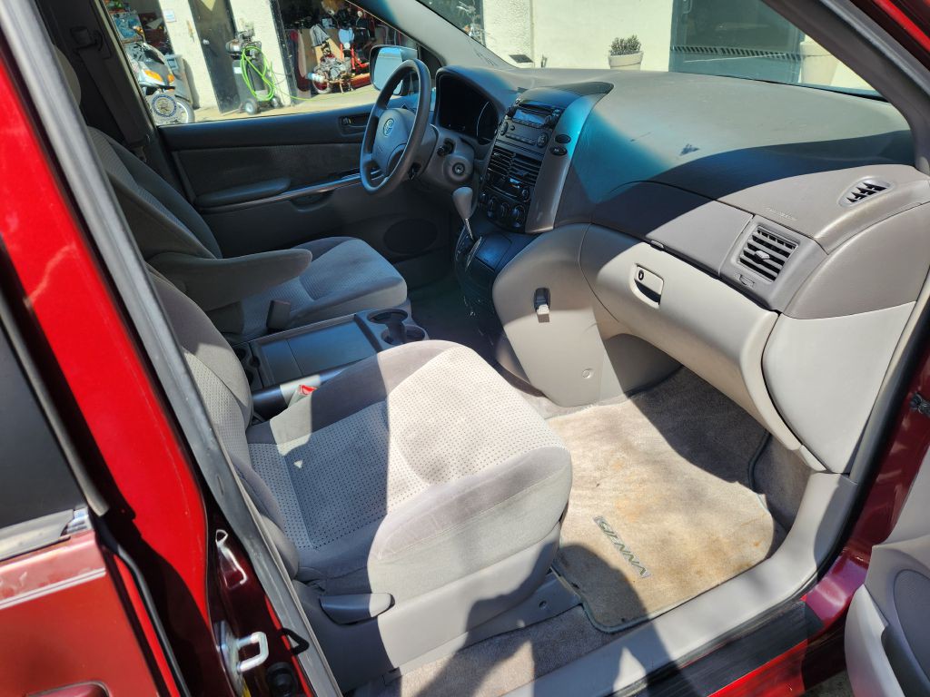 2007 Toyota Sienna Image 12