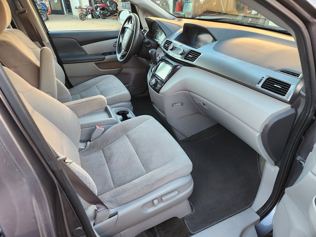 2015 Honda Odyssey Image 9