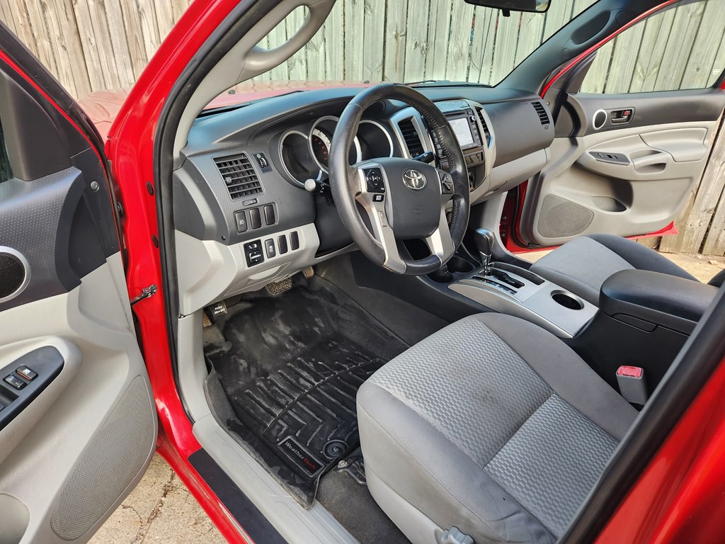 2015 Toyota Tacoma Image 11