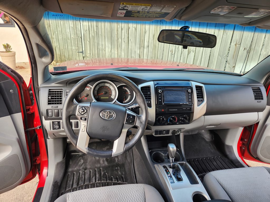 2015 Toyota Tacoma Image 12