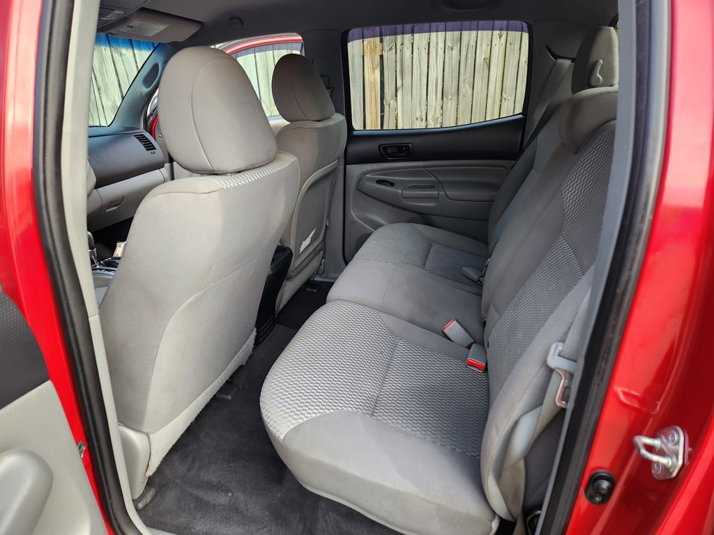 2015 Toyota Tacoma Image 14