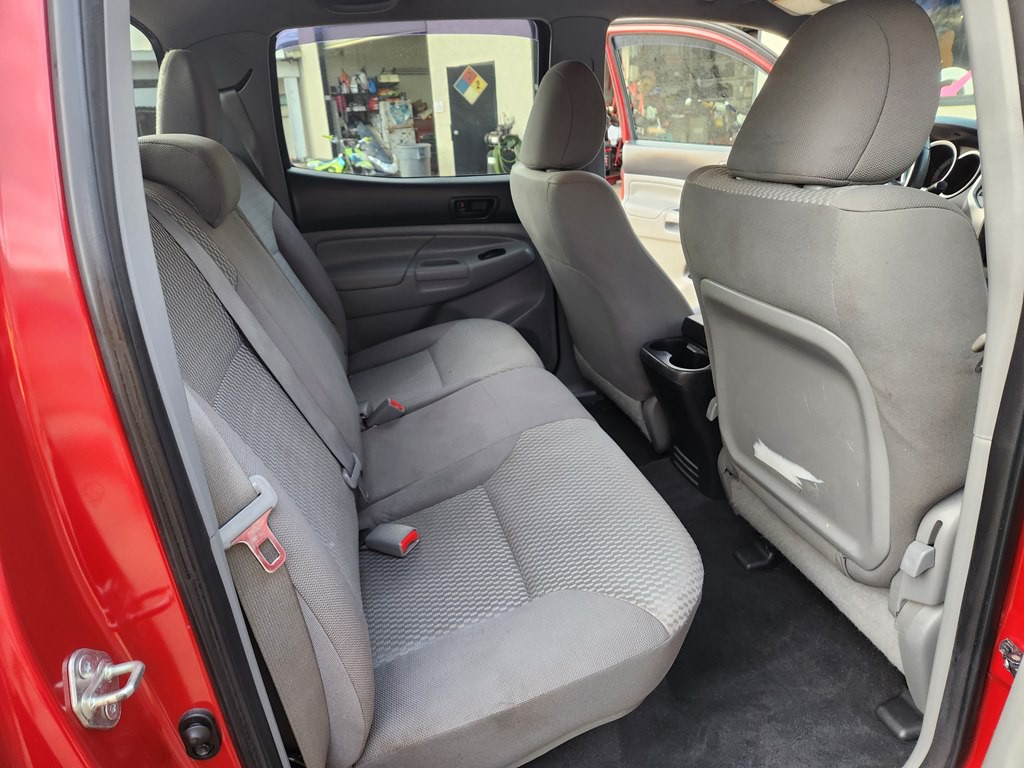 2015 Toyota Tacoma Image 15