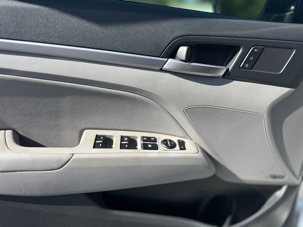 2019 Hyundai Elantra Image 14