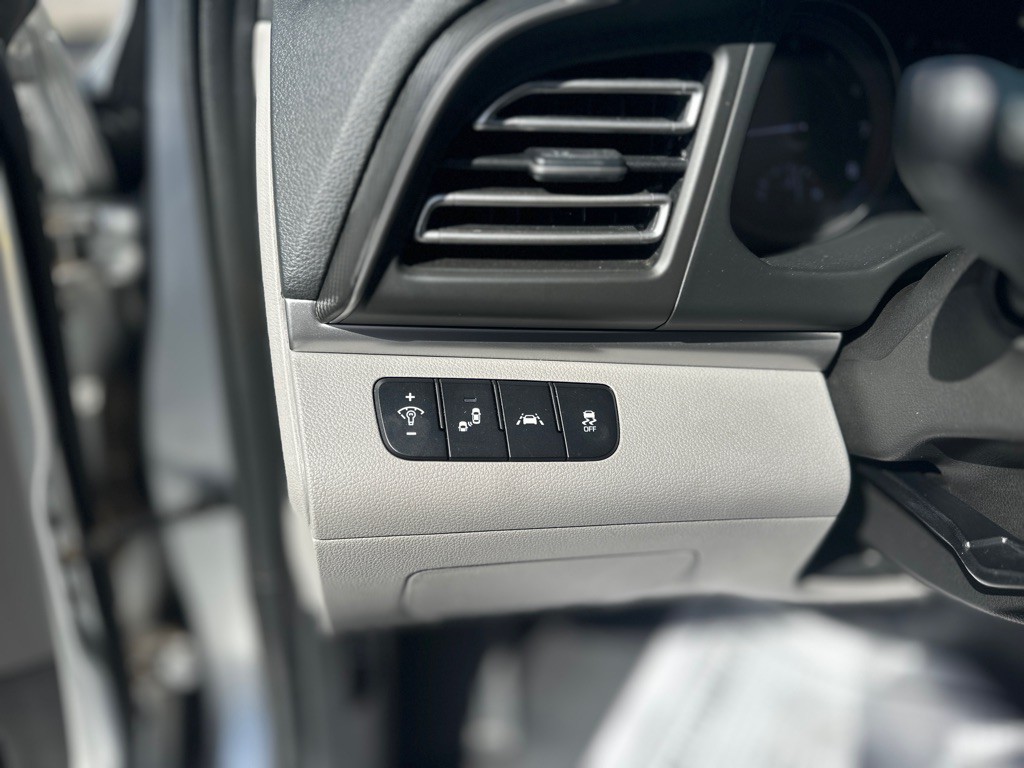 2019 Hyundai Elantra Image 15