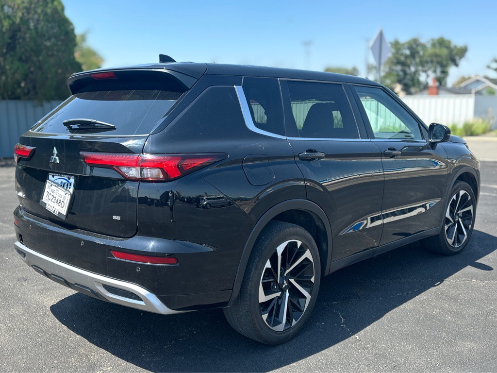 2023 Mitsubishi Outlander Image 8