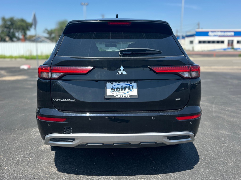 2023 Mitsubishi Outlander Image 9