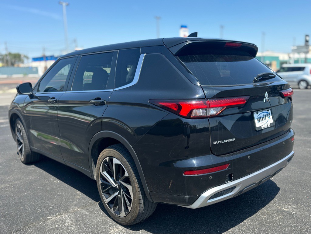 2023 Mitsubishi Outlander Image 10