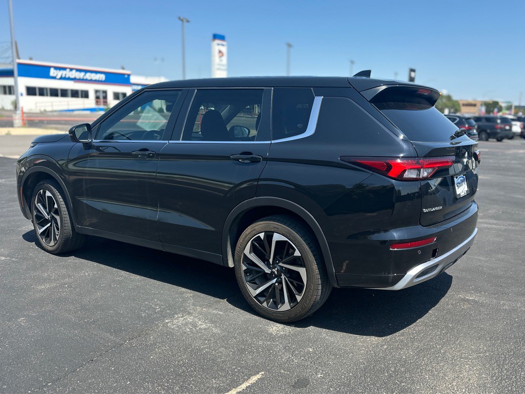 2023 Mitsubishi Outlander Image 11