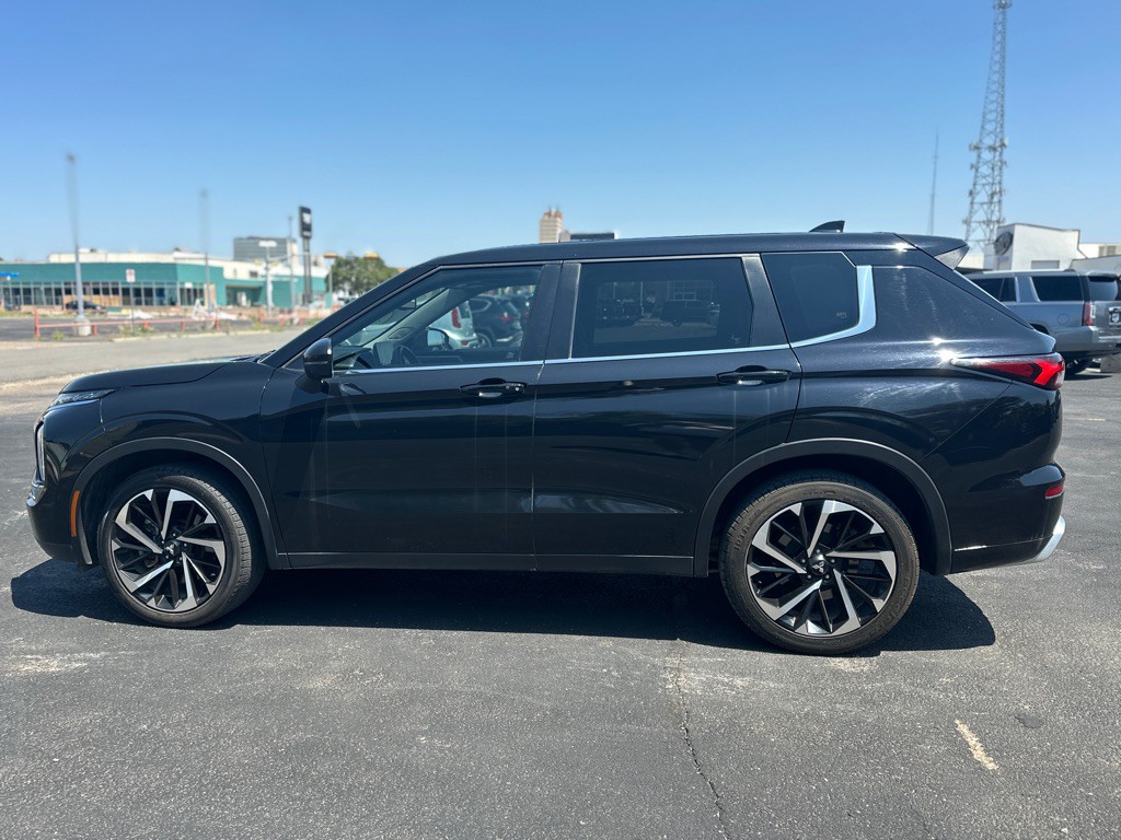 2023 Mitsubishi Outlander Image 12