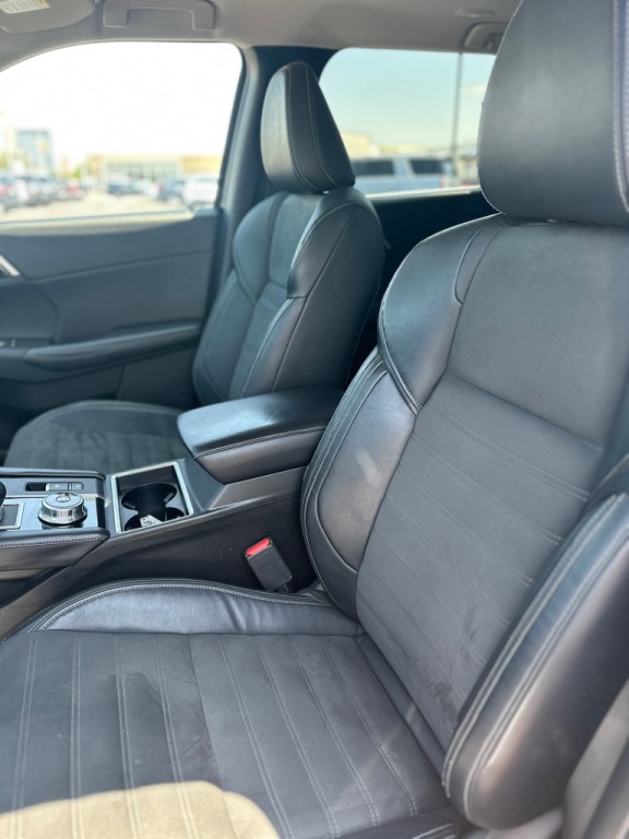 2023 Mitsubishi Outlander Image 15