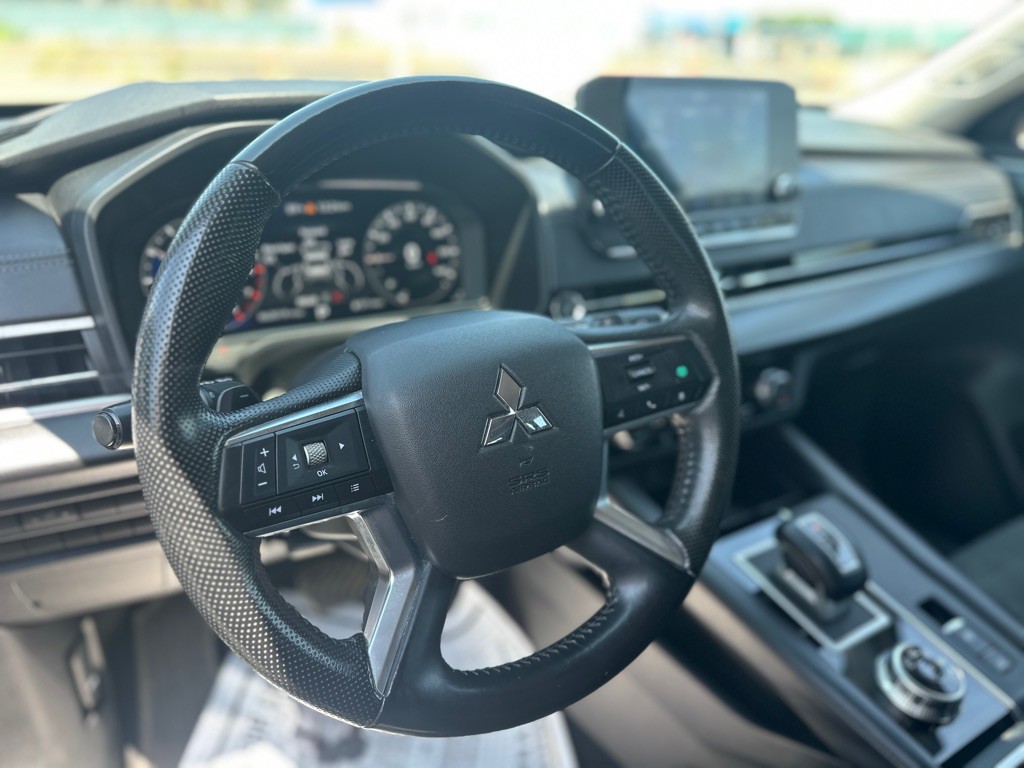 2023 Mitsubishi Outlander Image 16