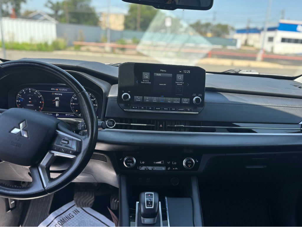 2023 Mitsubishi Outlander Image 25