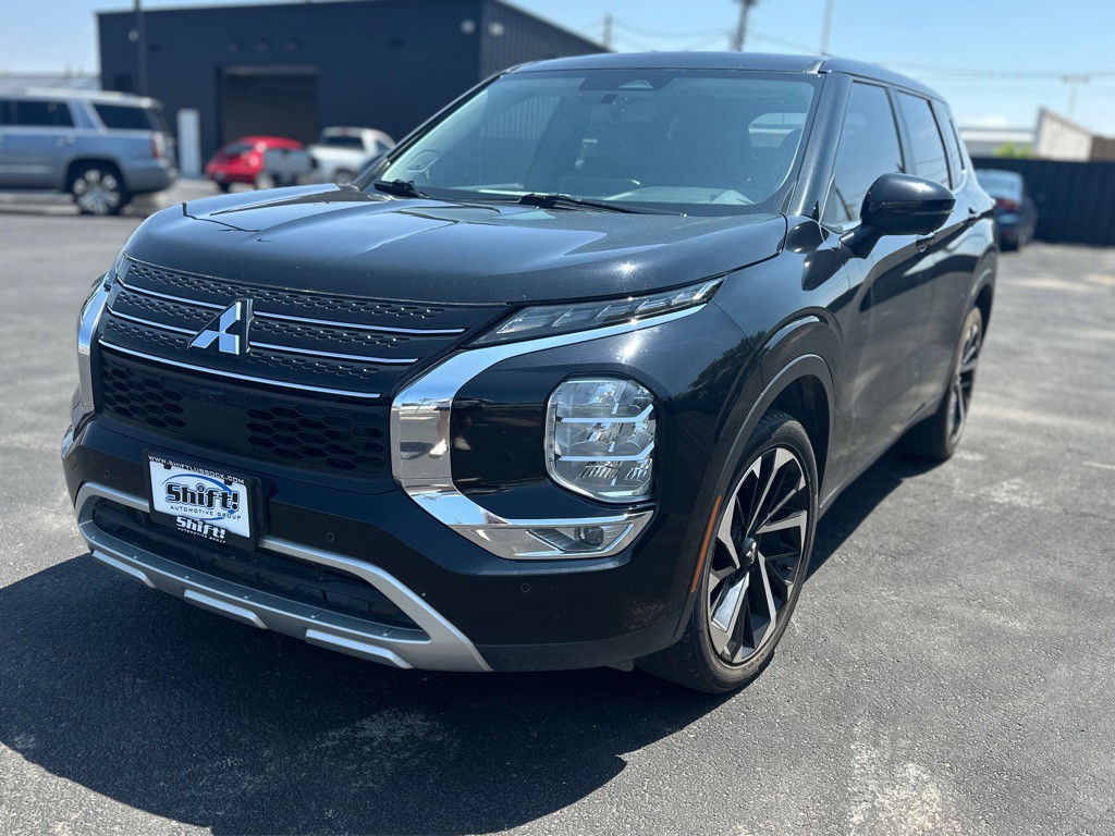 2023 Mitsubishi Outlander Image 3