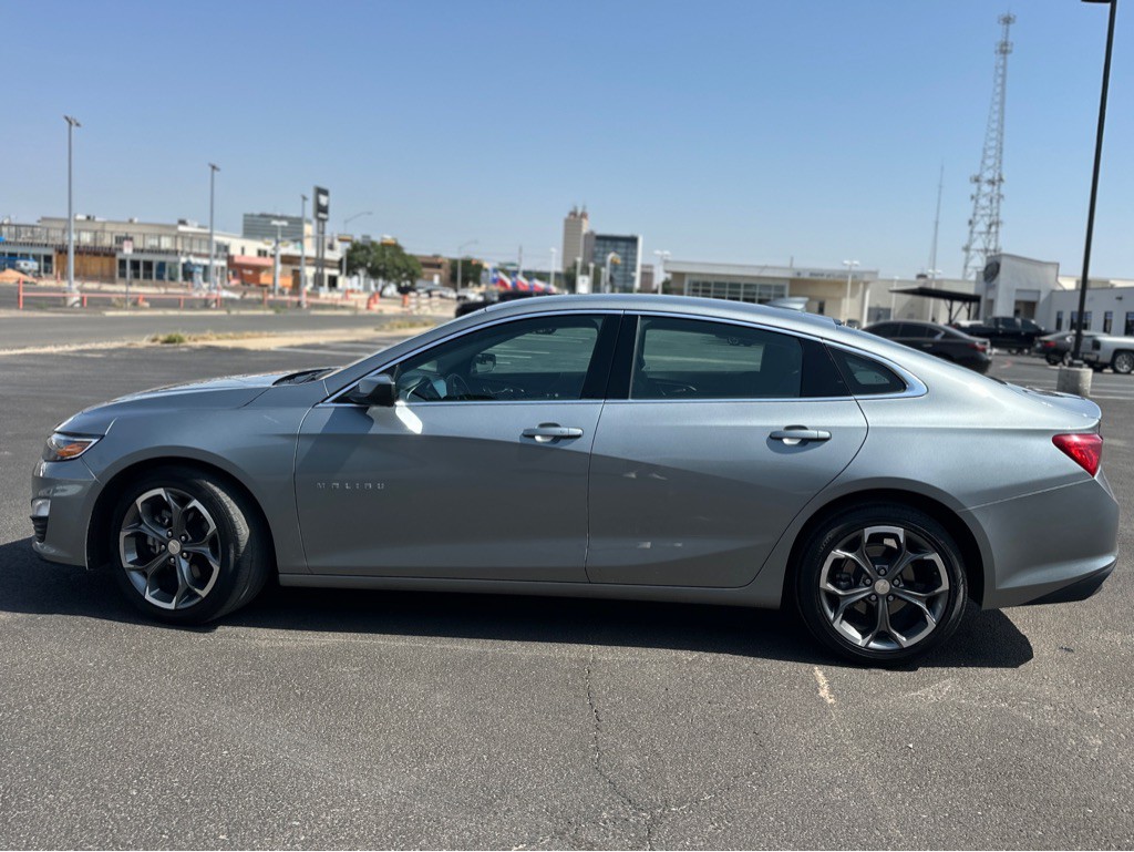 2023 Chevrolet Malibu Image 2