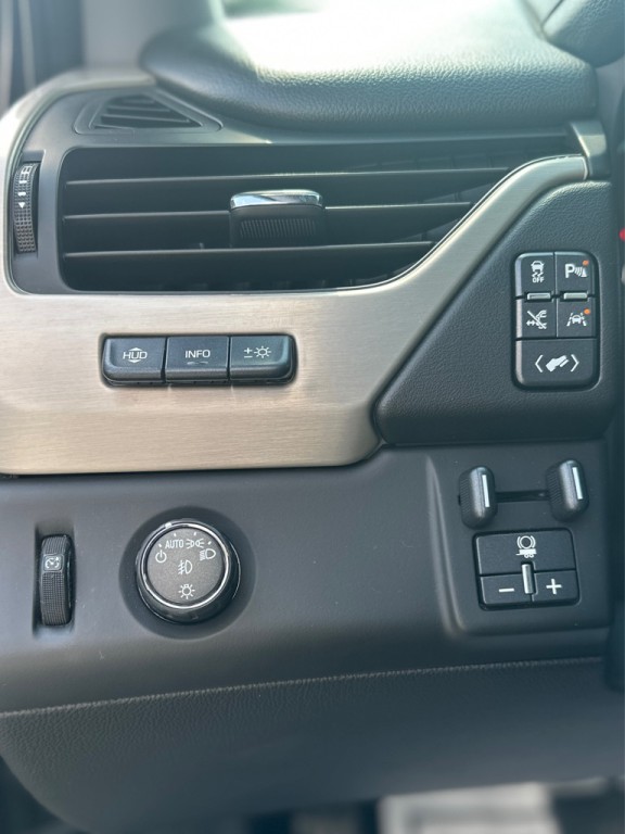 2017 GMC Yukon Image 17
