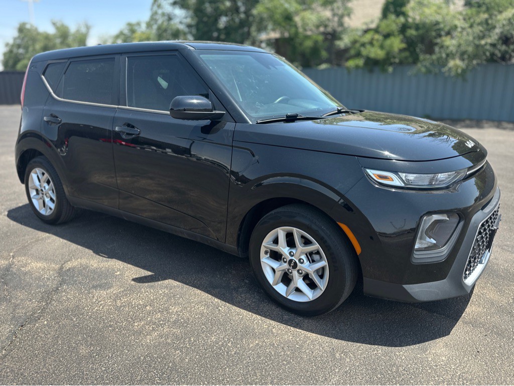 2022 Kia Soul Image 1
