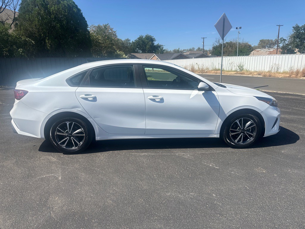 2023 Kia Forte Image 9