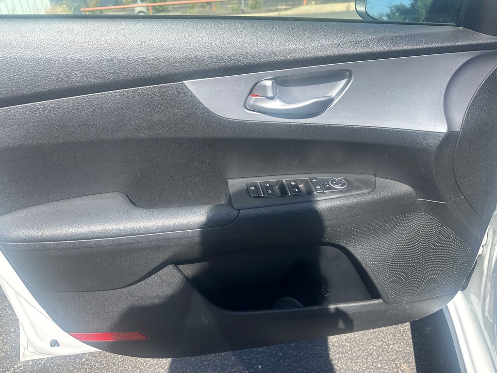 2023 Kia Forte Image 17