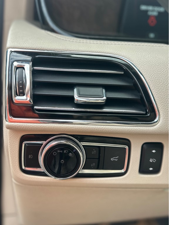 2020 Lincoln Navigator Image 16