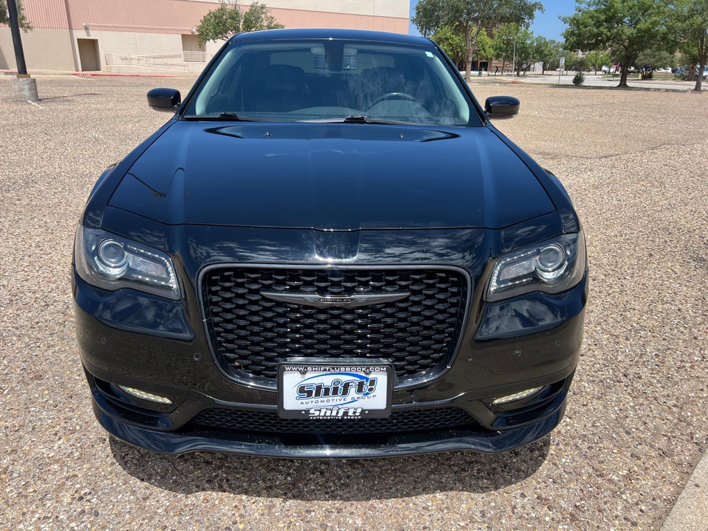 2021 Chrysler 300 Image 2