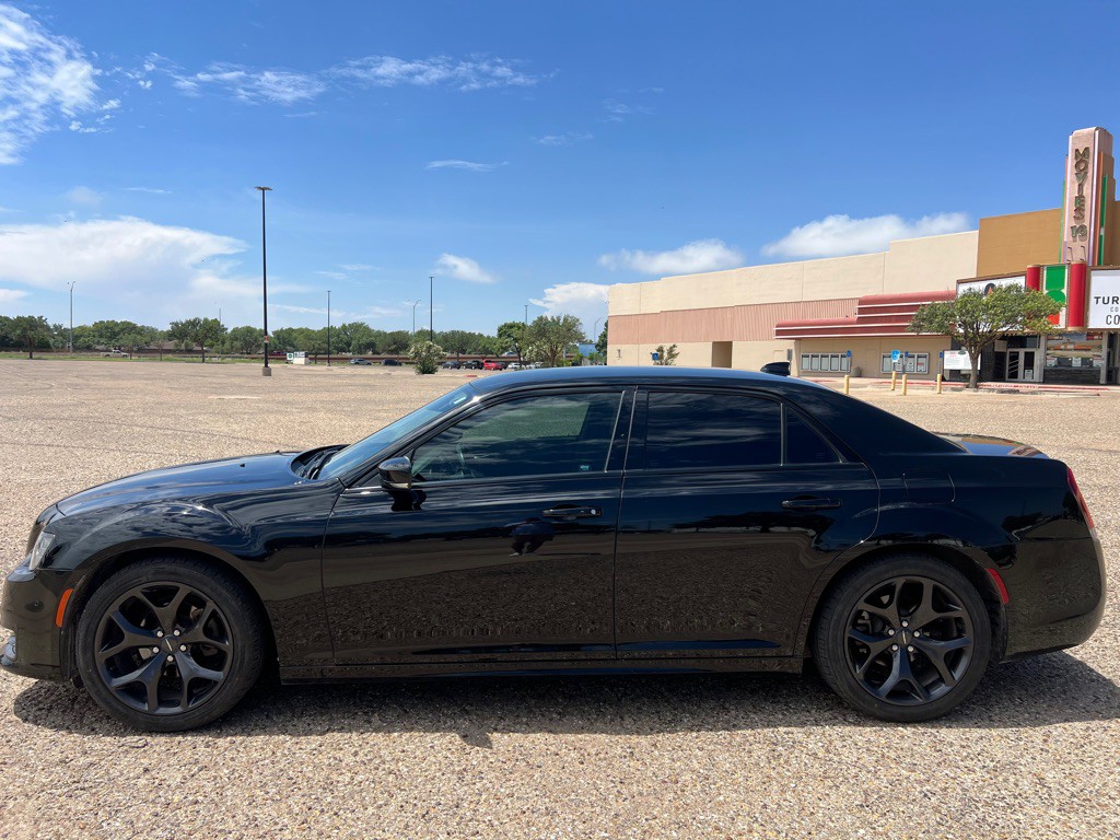 2021 Chrysler 300 Image 4
