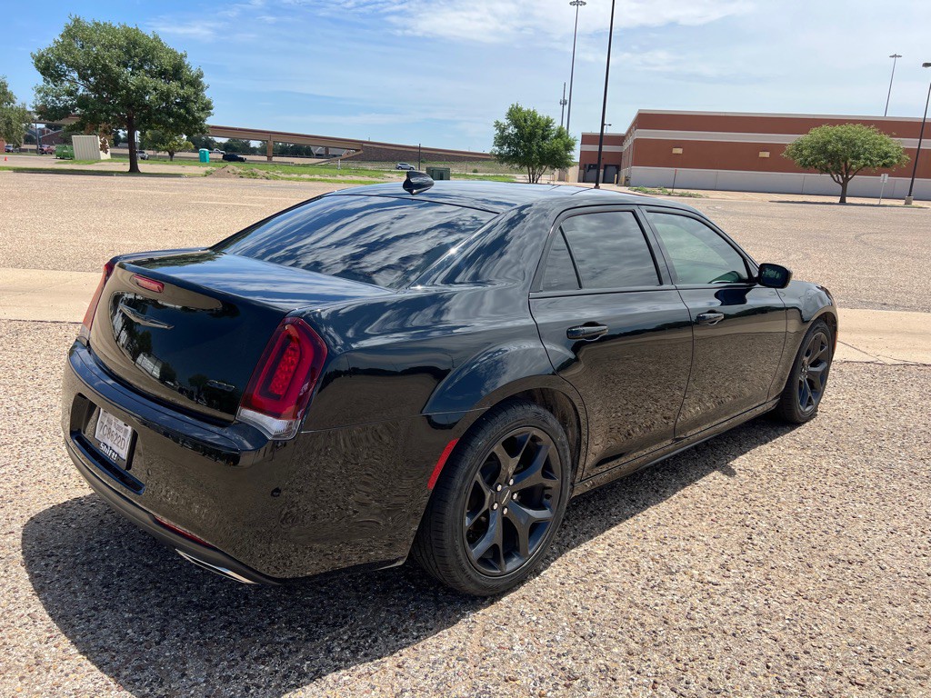 2021 Chrysler 300 Image 7