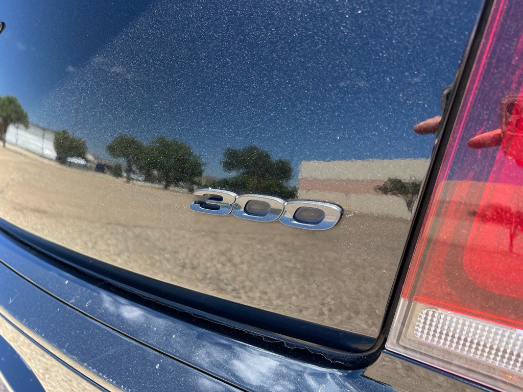 2021 Chrysler 300 Image 12