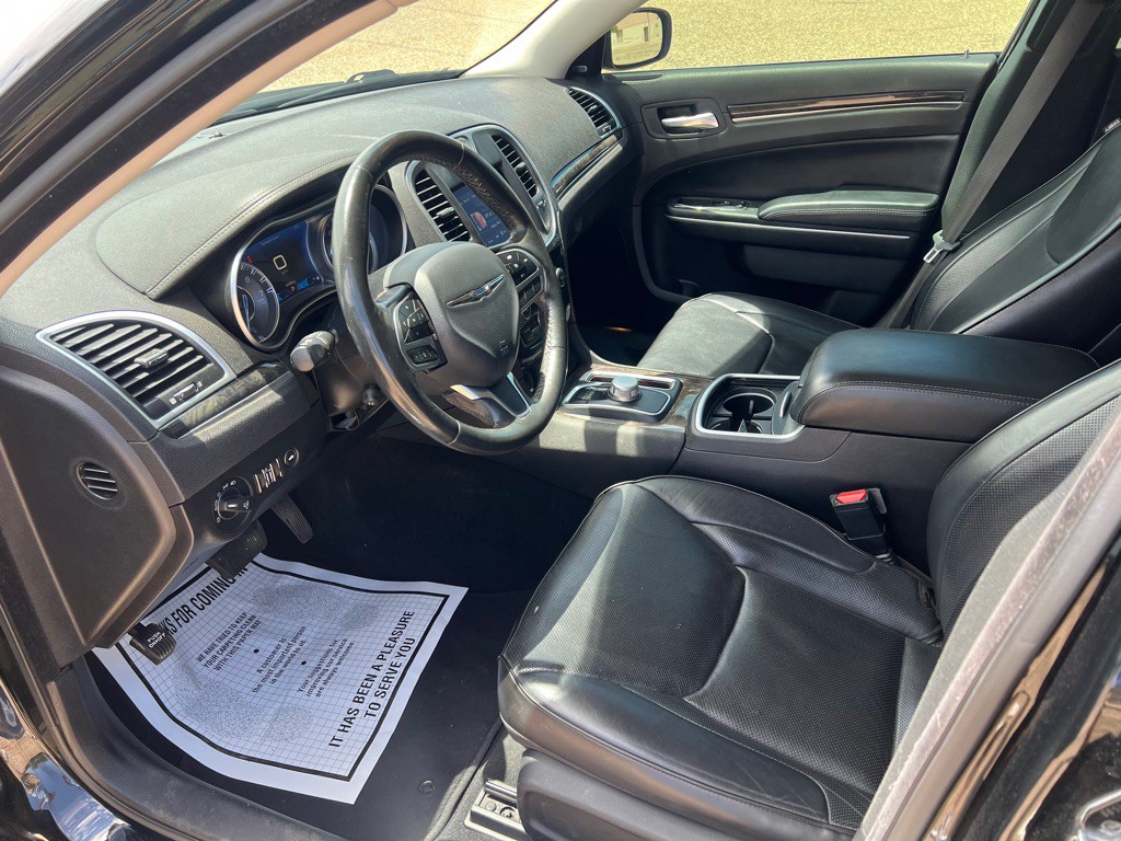 2021 Chrysler 300 Image 15