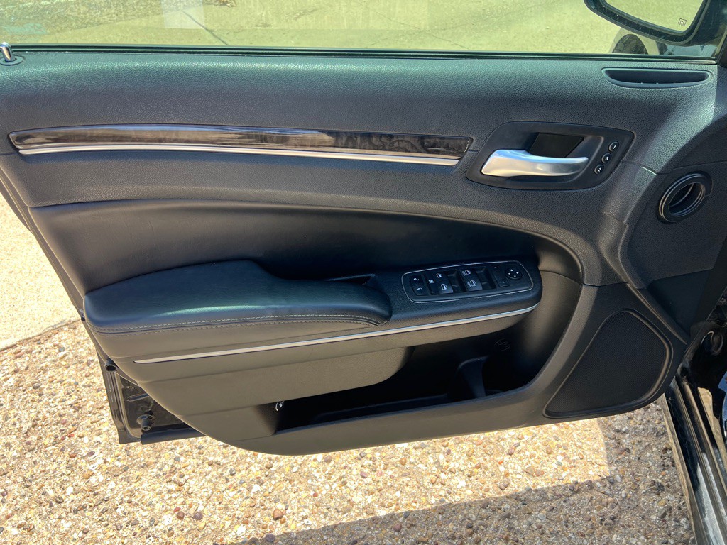2021 Chrysler 300 Image 16