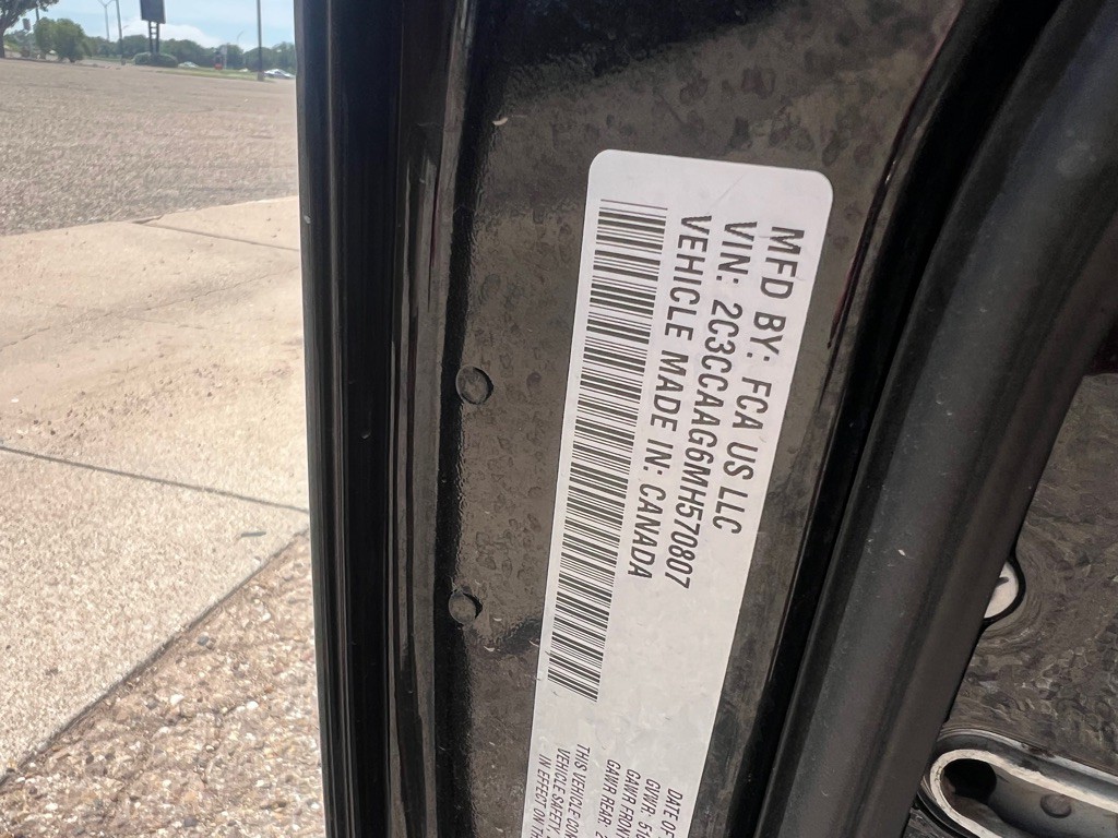2021 Chrysler 300 Image 17