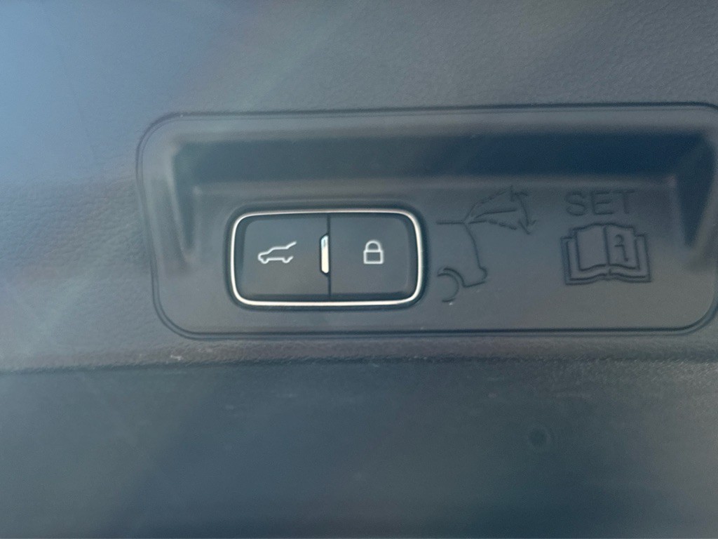2020 Ford Explorer Image 32