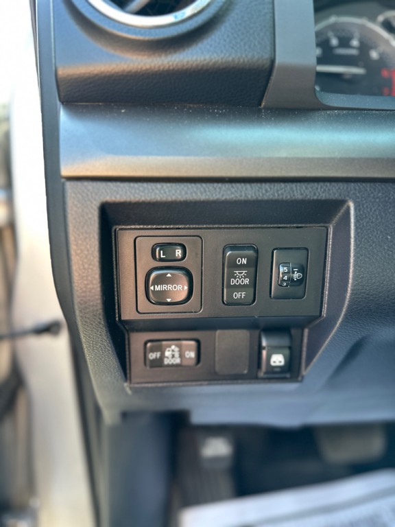 2017 Toyota Tundra Image 20