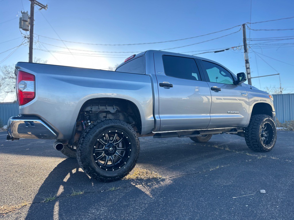 2017 Toyota Tundra Image 8